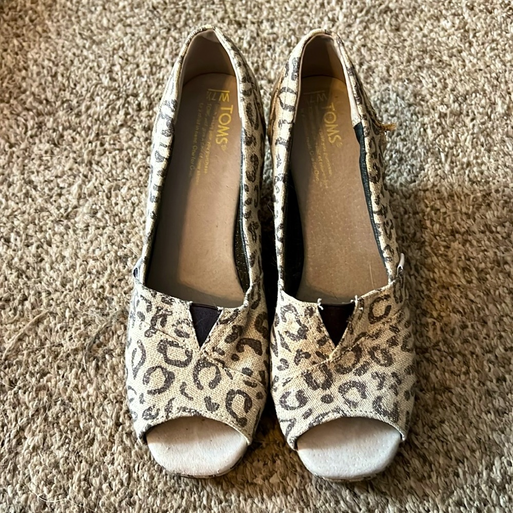 TOMS cheetah wedges size 7.5
